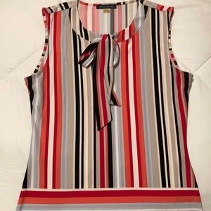 Cute multi colored Tommy Hilfiger blouse!